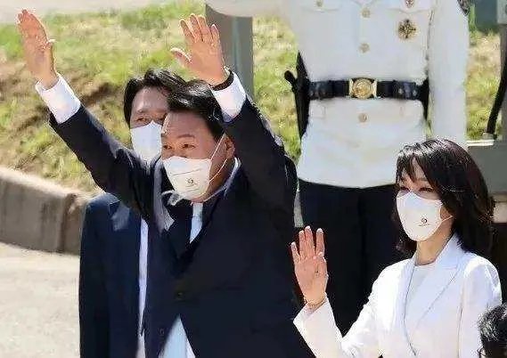 涉嫌履历造假！韩国第一夫人到底啥来头？