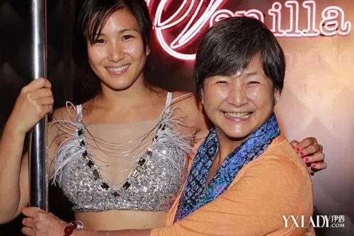 郑佩佩儿子女儿踢馆极速前进2女儿原子鏸为99年港姐亚军