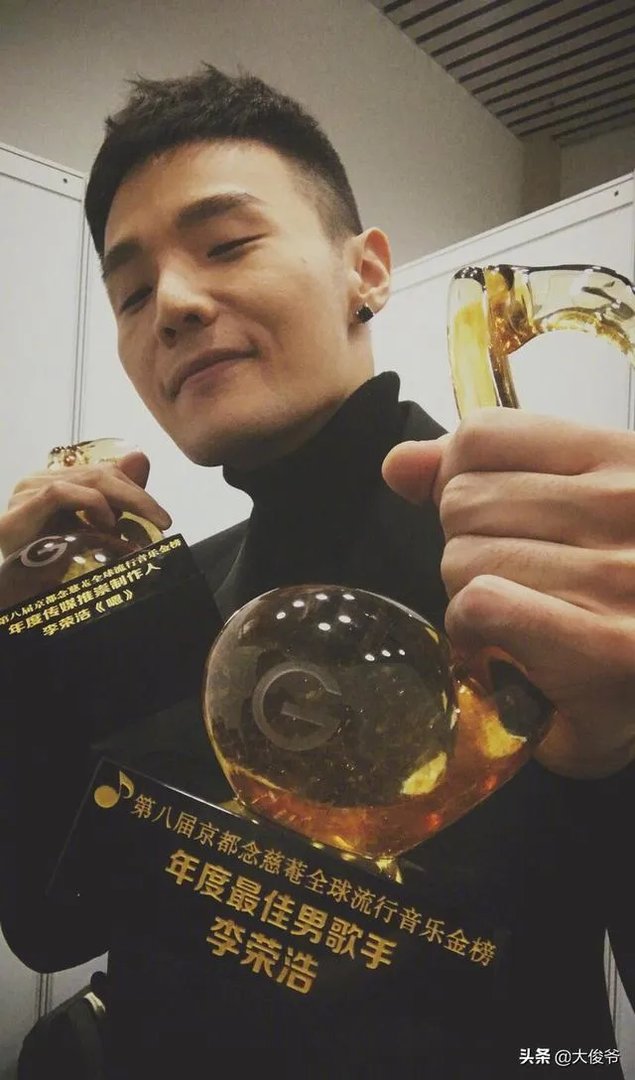 李荣浩回应选歌质疑，拒绝区别对待，音乐是否存在“高低贵贱”？