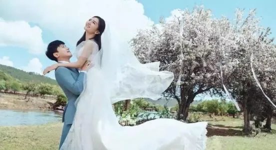 张杰当年为什么会选择比他大几岁的谢娜呢?