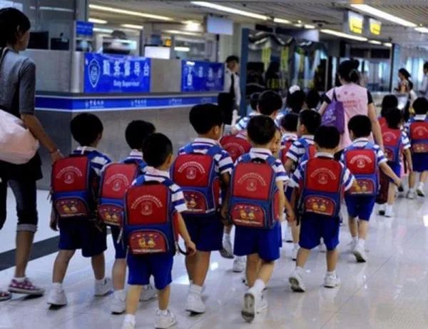 学童为什么藏手机跨境？