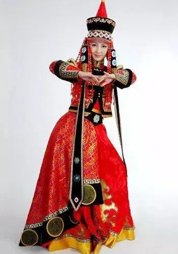 上联：移椅倚桐同望月，下联如何对？