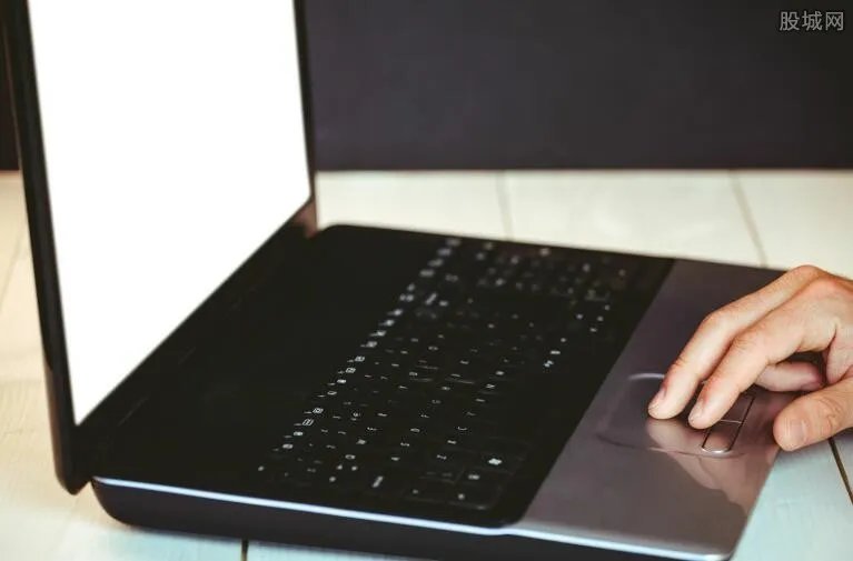 买电脑实体店好还是网上好 网上购买笔记本靠谱吗