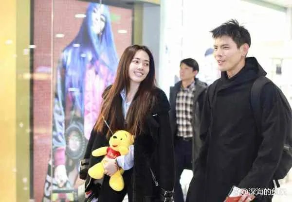 郭碧婷向佐疑似婚变，向太发文暗藏深意，被指暗示儿媳包容知感恩，怎么看？