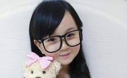 小山竹的真名叫什么 ？小山竹父母是做什么？