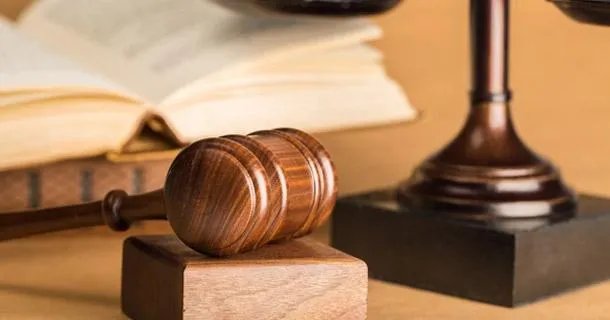 如果有人欠钱不还，应该怎么向法院提诉讼？