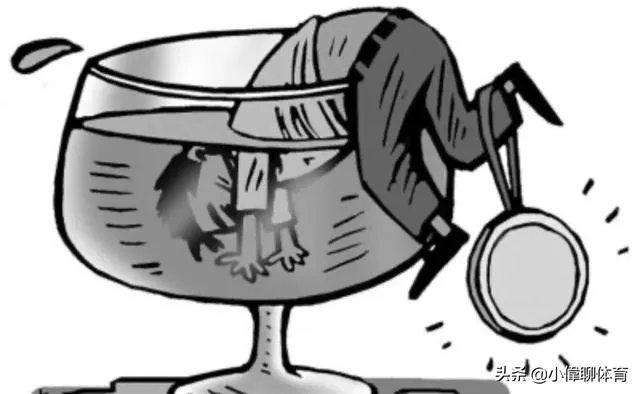 惊讶!淮安一班主任参加完学生婚礼后,竟激动地跳桥,你怎么看?