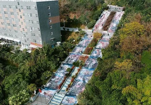 Angelababy林志玲陈赫王嘉尔为何会去某校园天梯？