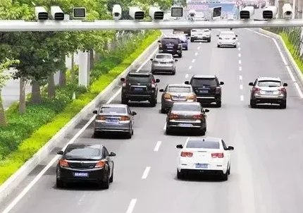 龟速行驶比超速行驶更可耻,你的看法是什么?