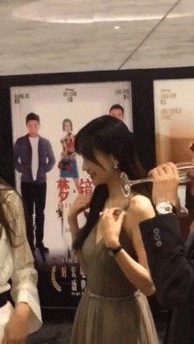 杨幂唐嫣罕见同框，全程零交流，昔日好姐妹为何形同陌路？