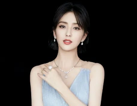 佟丽娅晒母子对话为儿子庆生