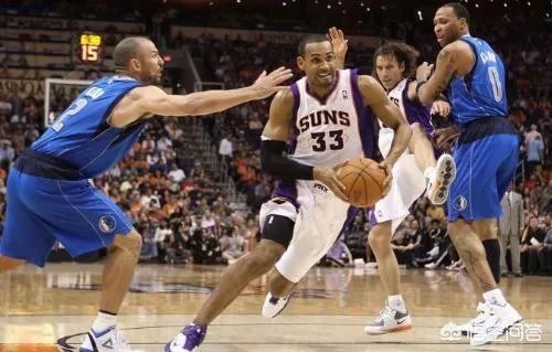 两届MVP得主纳什入选2018NBA名人堂,只有一个一阵的希尔为何也能跟着入选?你怎么看?