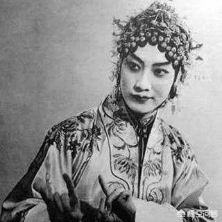 怎样看待京剧名家张君秋的演唱艺术？