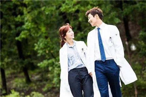 如何评价韩剧《doctors》