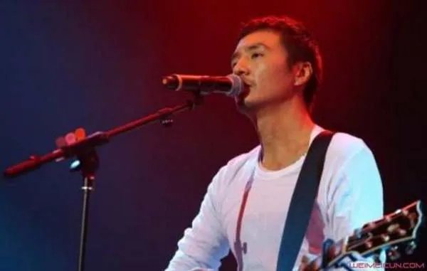 朴树为什么地位那么高 在爆红期间销声匿迹现在为钱复出?