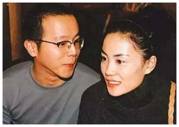 王菲谢霆锋复合六年没举办婚礼,背后的原因是什么?