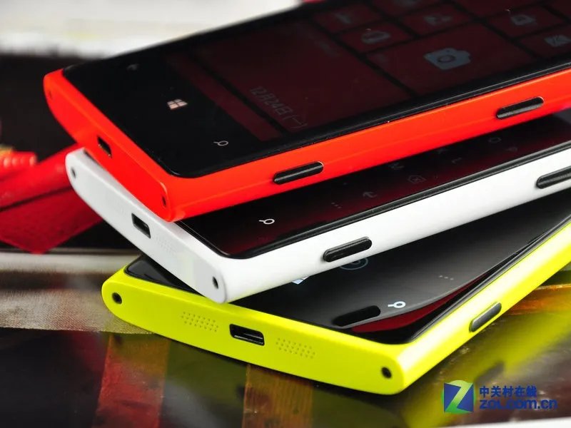 WP8炫彩魅力诱惑 三色诺基亚920真机图赏