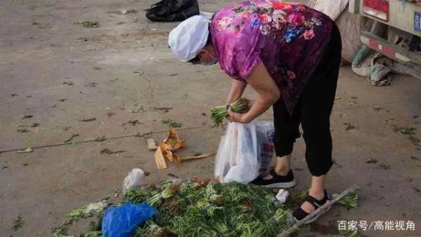 生日奶奶做了一碗长寿面，他却坚持要喂奶奶，没钱吃饭的一家怎么面对血癌？