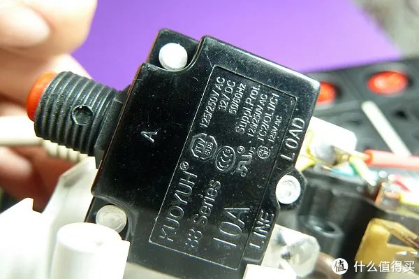 精益求精 突破自我——评测突破保镖系列六位插座