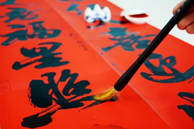 大门口春联怎么贴左右 对联上下联怎么分左右贴