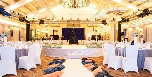 酒店婚礼现场布置图片2017  婚礼现场要怎么布置