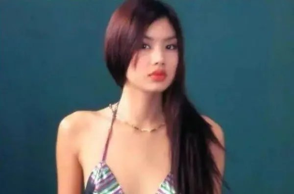 败光黎明7个亿，现任老公欠3000万，乐基儿咋了？