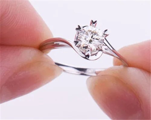 结婚戒指戴左手还是右手 男女结婚戒指的正确戴法