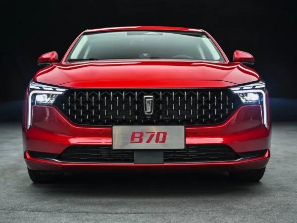 十四年才第三次换代，全新奔腾B70，还高仿了凯迪拉克？