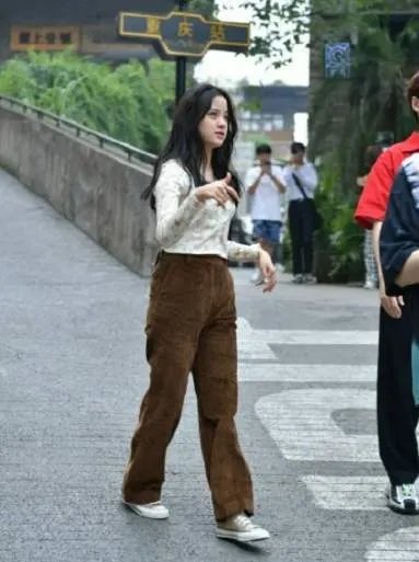 如何看待江苏南通惊现一对年轻男女相拥沉尸河塘这件事?