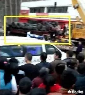 云南盐津发生交通事故，造成5人遇难8人受伤，几吨鱼从天而降是怎么回事？