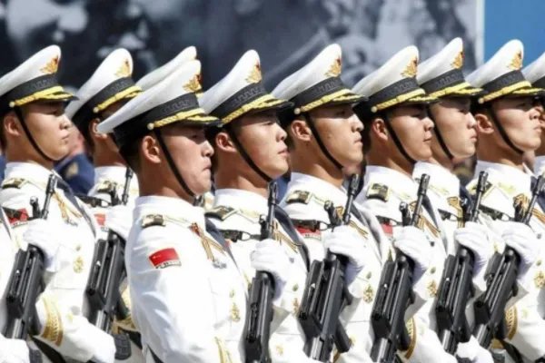 50周年阅兵是谁检阅的