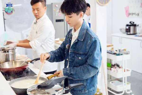 综艺《中餐厅》跟赵薇做老板相比,黄晓明做老板有哪些管理不善的地方?