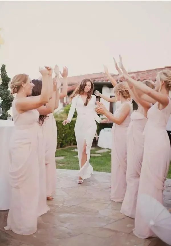 伴娘为什么不能找结婚的呢 伴郎为什么必须是单身