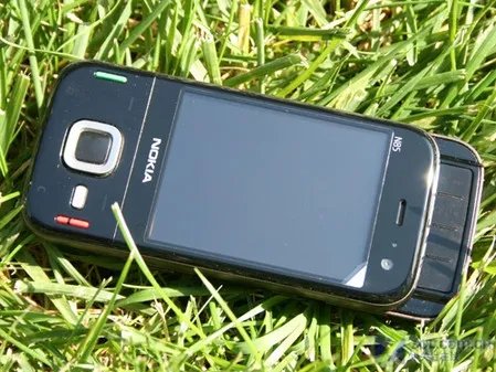 智能500万街机 诺基亚N85再降仅1800元