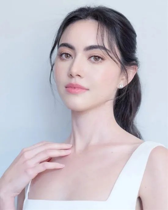 纤腰美腿的神仙颜值 泰国混血女星被封