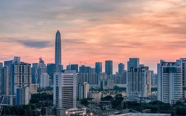 李嘉诚又出手甩卖了！六年来的疯狂抛售，暗示今明两年能否买房