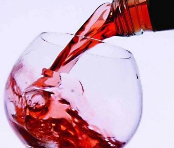 新员工不喝酒被扇耳光，酒桌文化到底是什么？