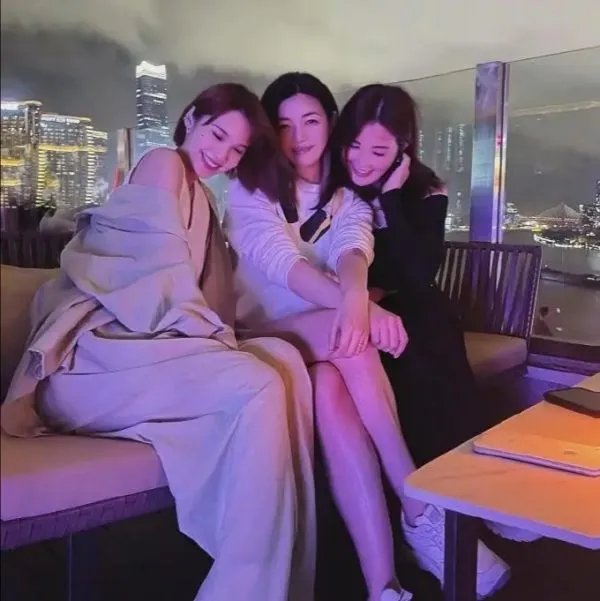 杨丞琳、陈妍希、阿SA三大女神久违同框,她们此前有过哪些交集?