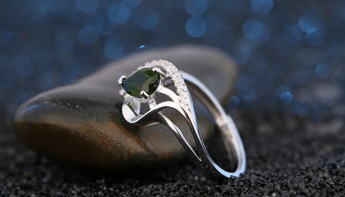 白色K金跟铂金是一回事吗