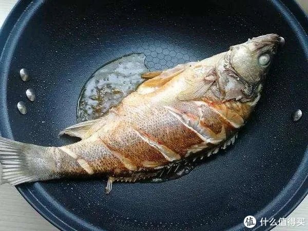 做鱼老是粘锅怎么办？教你几个方法做鱼不粘锅。