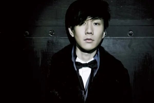 林俊杰的个人生活怎么样？有女朋友了吗？