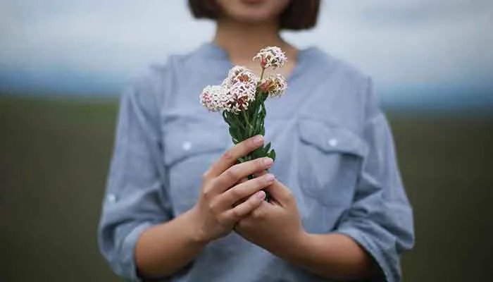 长款衬衫怎么搭配 长款衬衫如何搭配