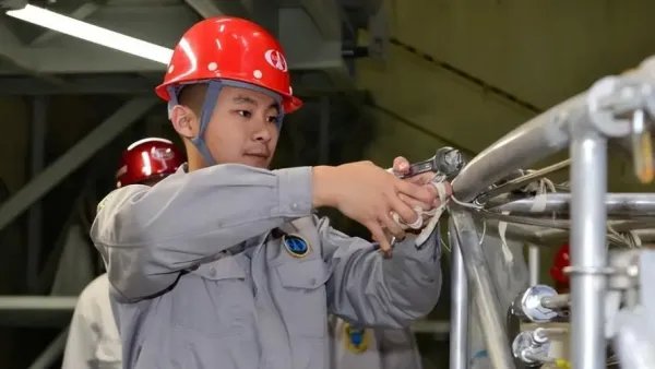 90后学霸扎根凉山，10年内参加上百次发射任务，他为何从事该行业？