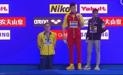 目中无人,毫无尊重!孙杨400米夺冠,死对手霍顿拒绝上台合影,你怎么看?