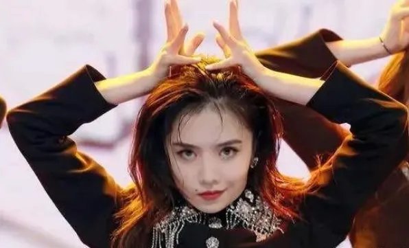 如何评价女团喜祺在初舞台中的表现？