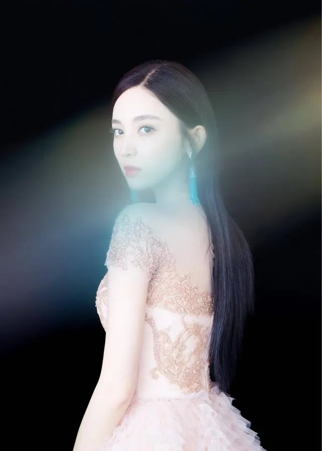 2018爱奇艺尖叫之夜，如何看待娜扎和杨幂的美？