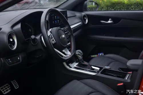 起亚K3全面测评：1.4T性能出色，1.5L新款配置惊喜多