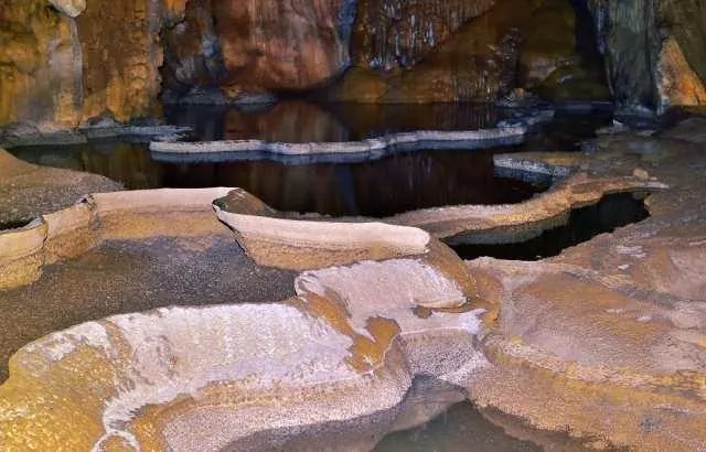 地下喀斯特地貌的溶洞有什么