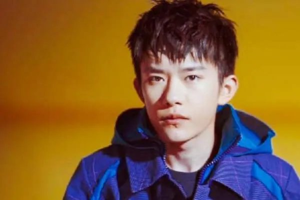 胡歌发文称赞易烊千玺的台词，你是从什么时候看到了四字弟弟的实力？