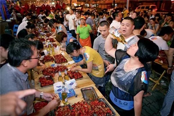 广州白云区发生吃小龙虾中毒事件导致5人死亡是真的吗？